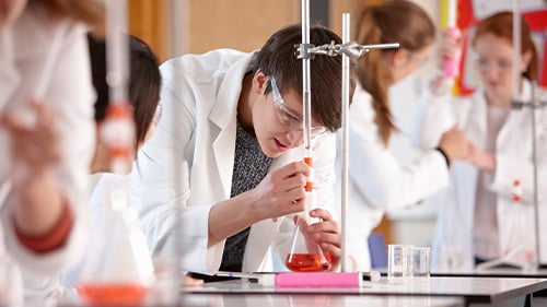 high school student doing an experiment in a chemistry class